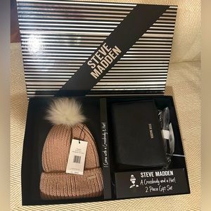 Steve Madden 2 piece set with Crossbody Purse and Hat 👜